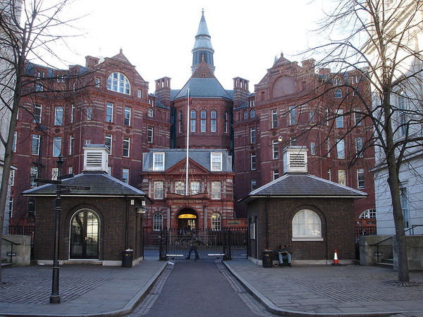 英国西伦敦大学