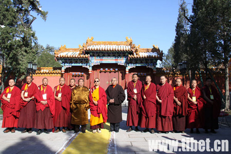 The 11th Panchen Lama takes a photo with the Tibetan Buddhist monks who were awarded the 