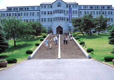 韩国留学 韩国三分之二大学拒绝学生刷卡缴纳学费